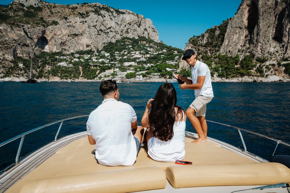boat-positano-champagne